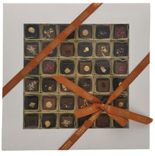 Load image into Gallery viewer, Mixed Praline in a White Gift Box 450g