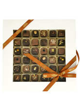 Load image into Gallery viewer, Mixed Praline in a White Gift Box 450g