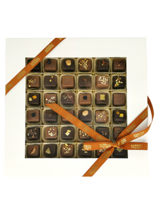 Mixed Praline in a White Gift Box 450g